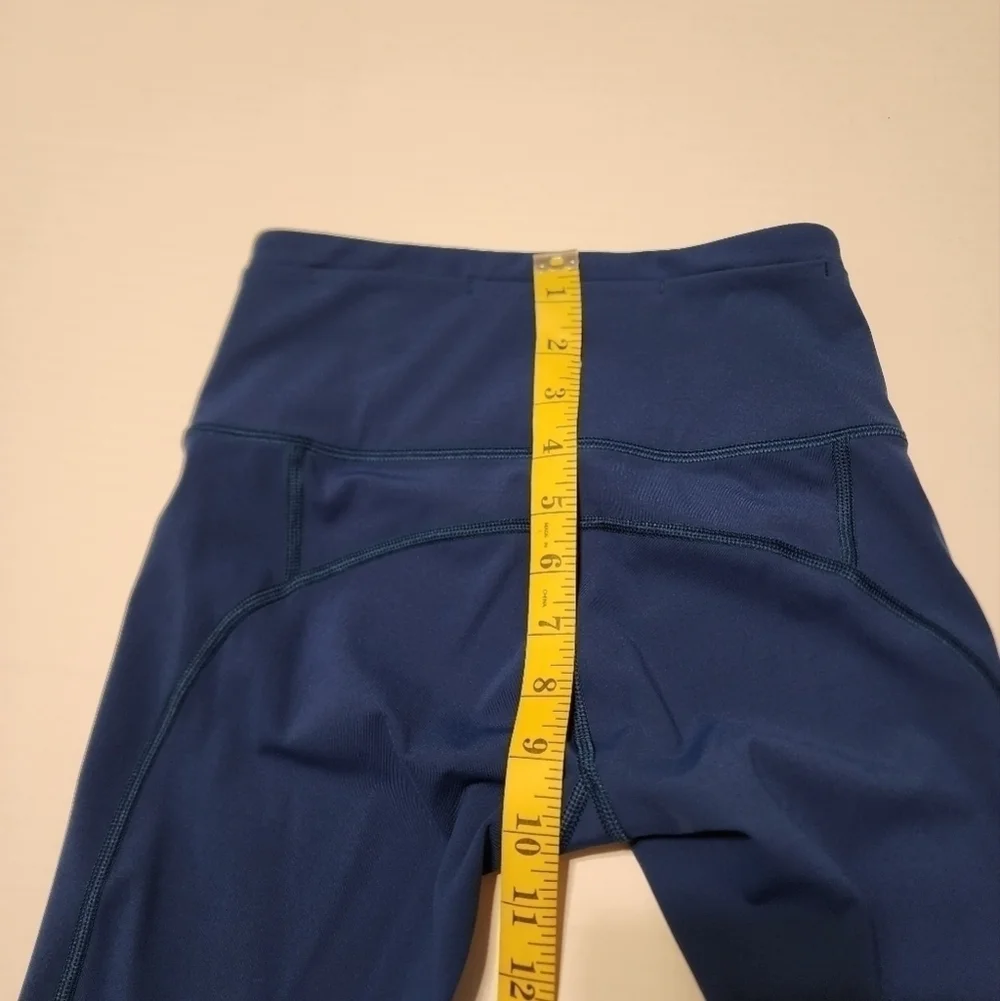 Lululemon size 2 Gear up blue Poseidon cropped leggings with sheer accents